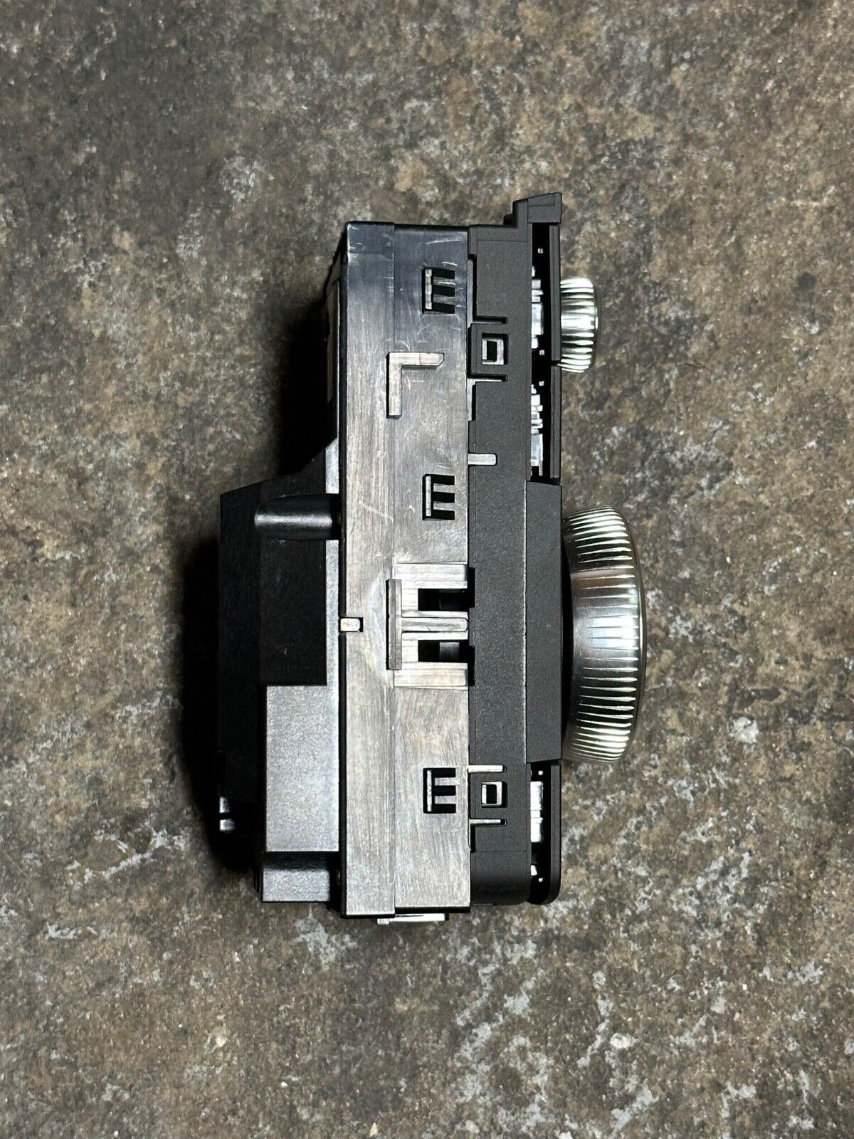 2019 - 2023 Cadillac XT4 Navigation Menu Control Switch Unit P: 84471959 OEM !