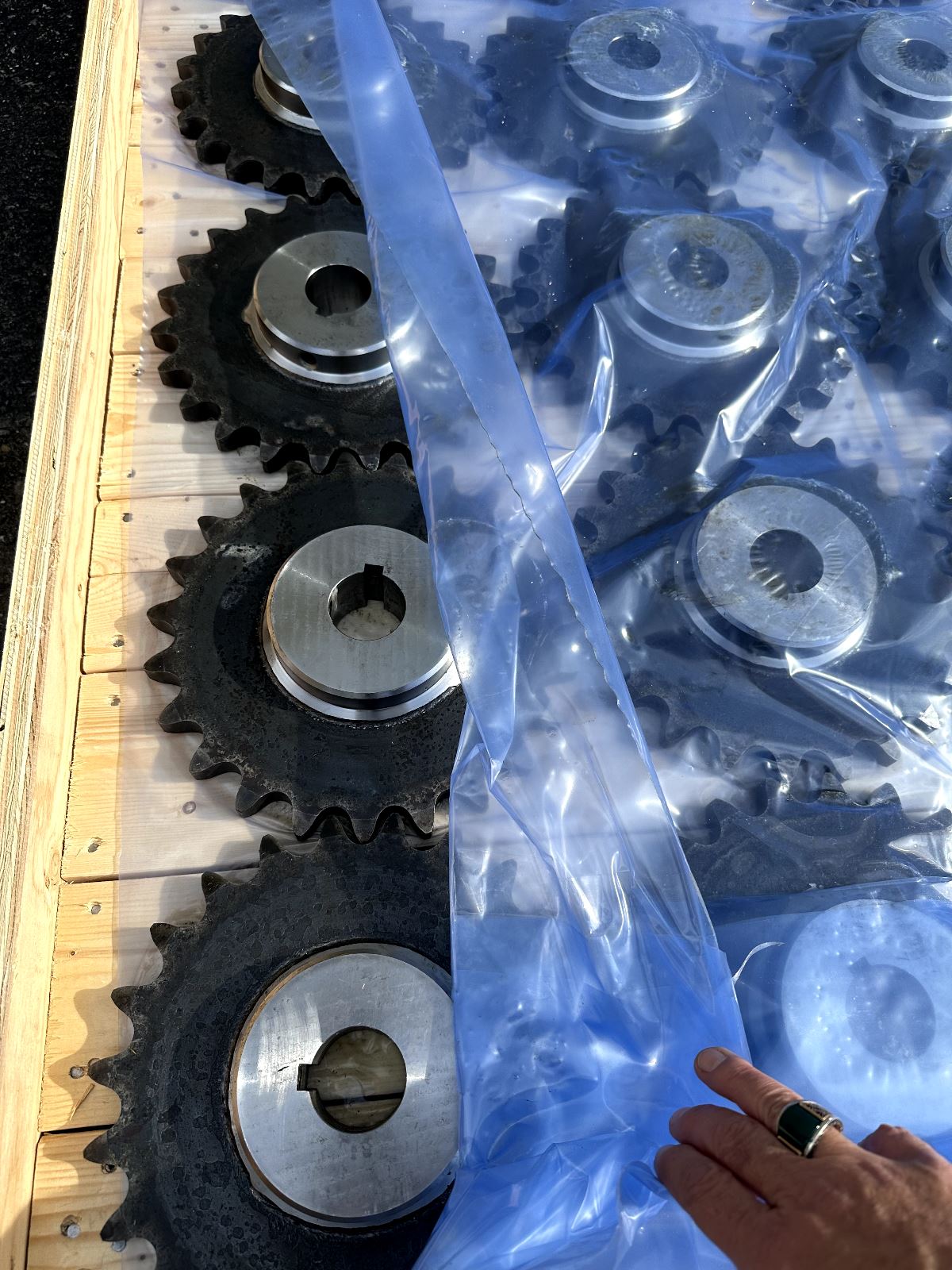 New OEM Paver Sprocket for Caterpillar Paver P/N: 810-847 Lot of 20