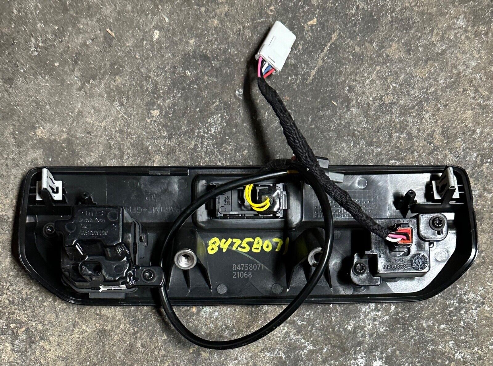 84758071 OEM Chevrolet, GMC Silverado 1500, Sierra 1500 Gate Tailgate Handle Rel