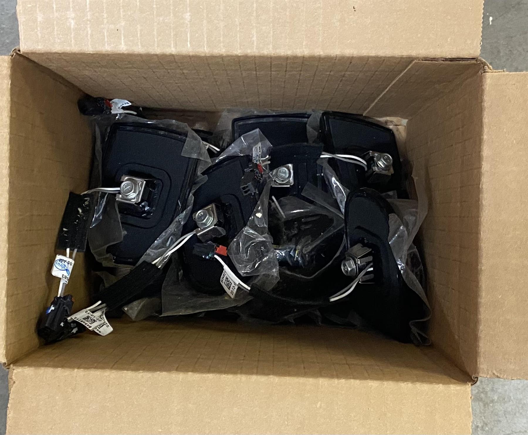 OEM | Genuine GM Roof Lamp Case of 10 84948213 Fits Sierra Silverado 2020 - 2025