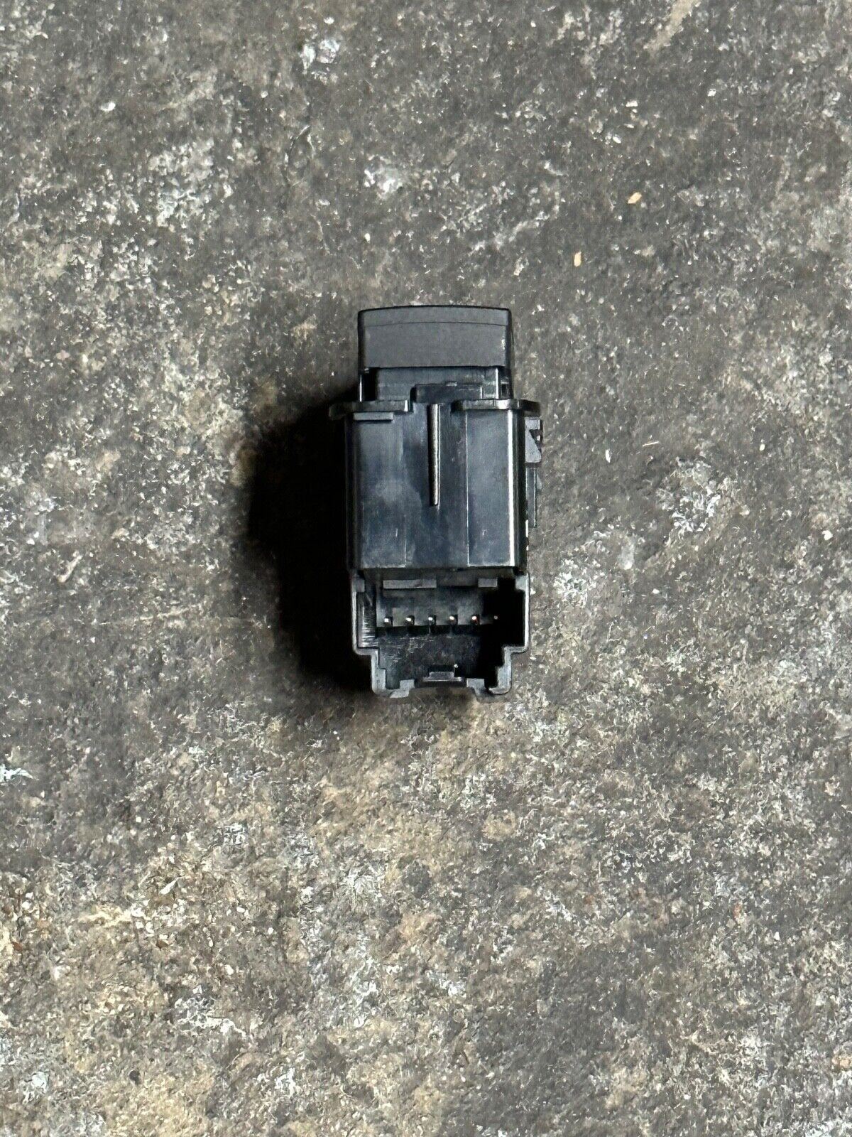 New OEM GM 2016-2023 Jet Black Button for Hands Free Calling 13440111