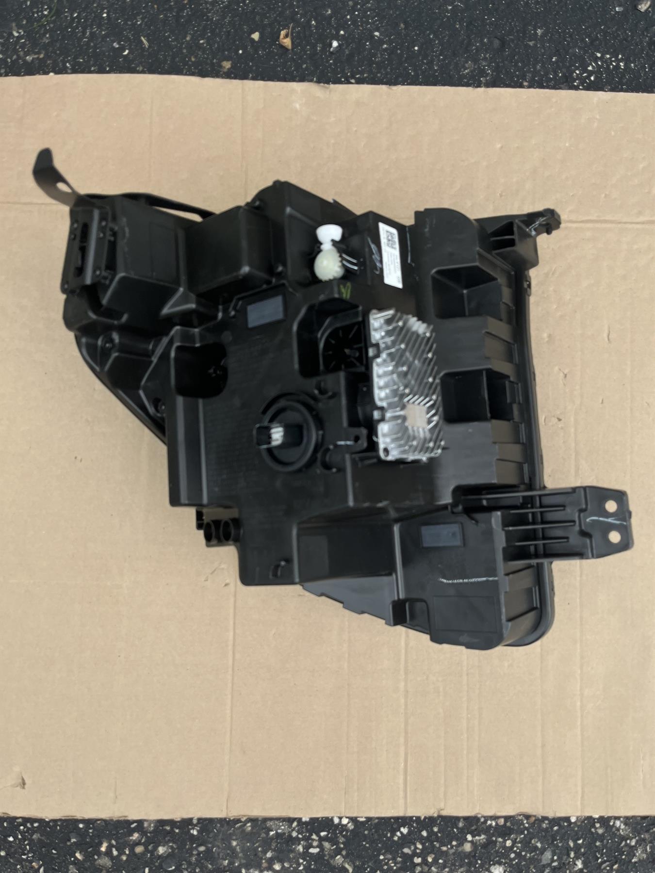 OEM GM 85806490 LH Headlight Assembly Sierra 1500 Driver Side