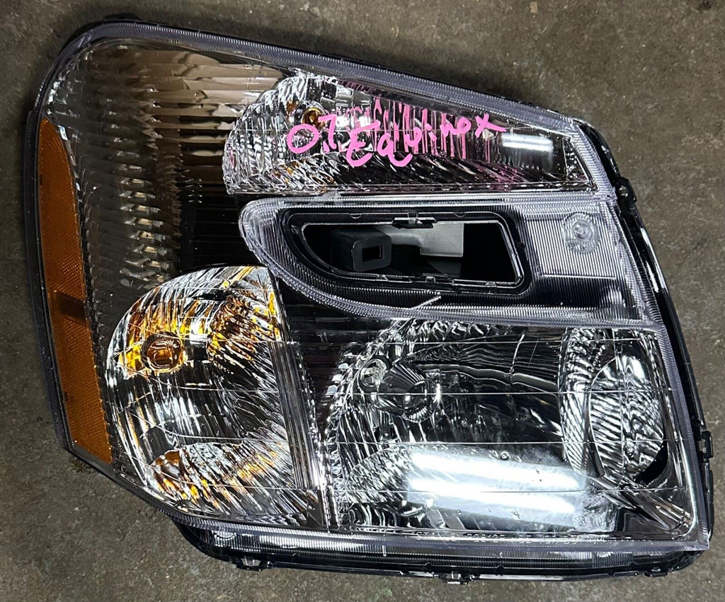 2005-09 Chevrolet Equinox Passenger Right Headlight OEM Clear Lens