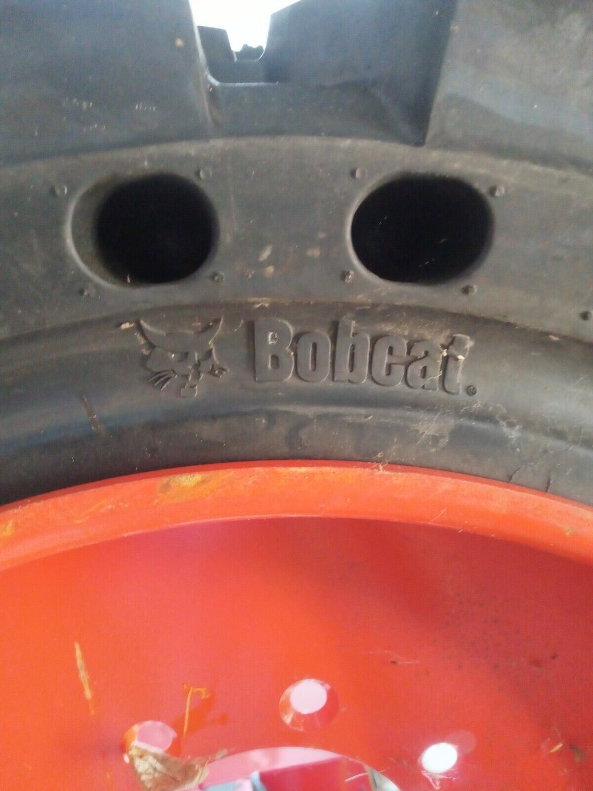 New Bobcat Dirt Terrain Solid Skid Steer Tire 31X10-20 Rim 7.5X20 PN6684449
