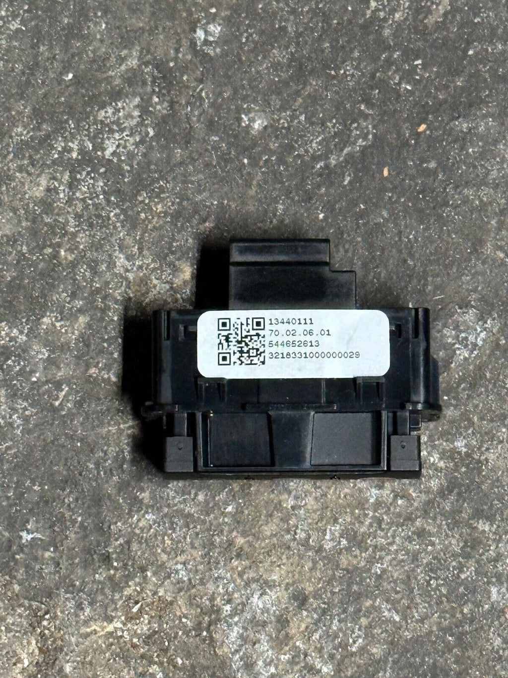 New OEM GM 2016-2023 Jet Black Button for Hands Free Calling 13440111