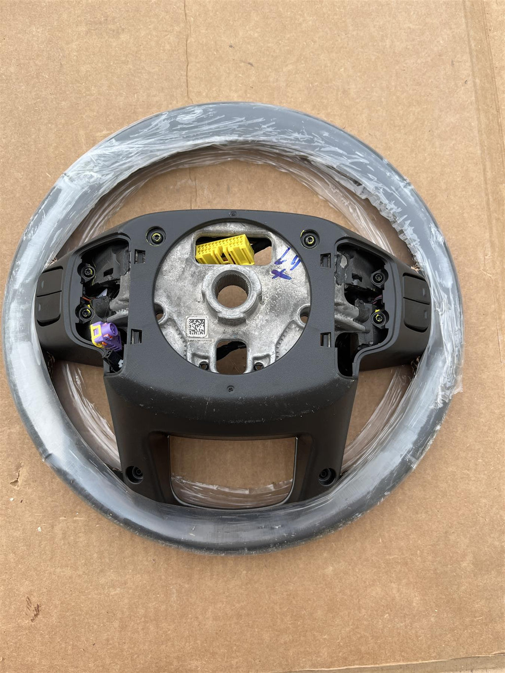 GM 87821700 Jet Black Steering Wheel Emblem Retainer for 2021-2022 GM