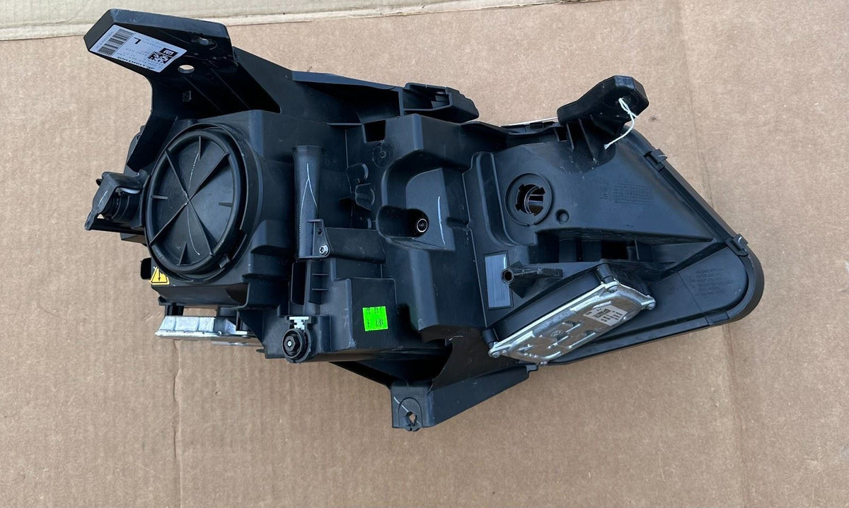 GM OEM Front Driver Side (LH) Headlight Assembly — Part #84364823