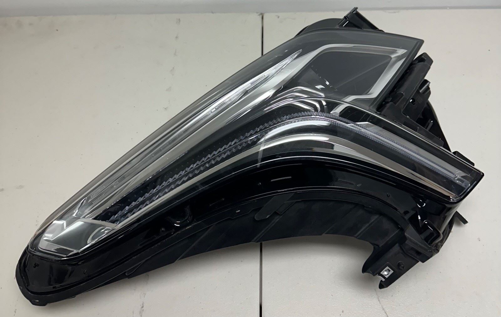 2019 - 2023 CADILLAC XT4 LED HEADLIGHT WITH CORNERING FULL LED RH OEM