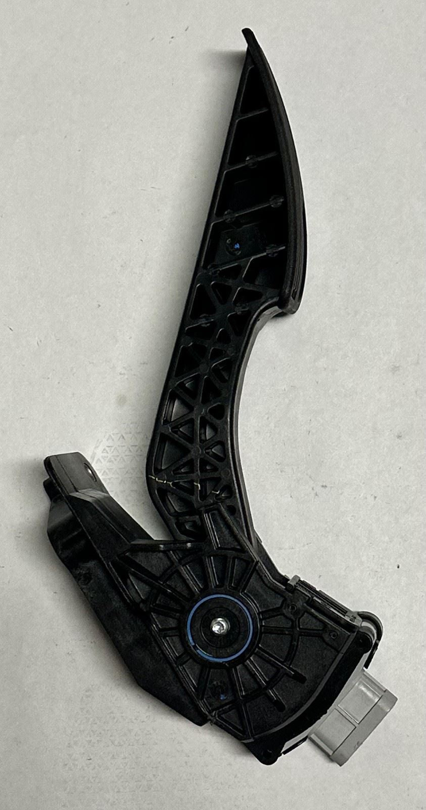 GM 84018392 Accelerator Pedal with Sensor Impala LaCrosse 2009-2016 OEM