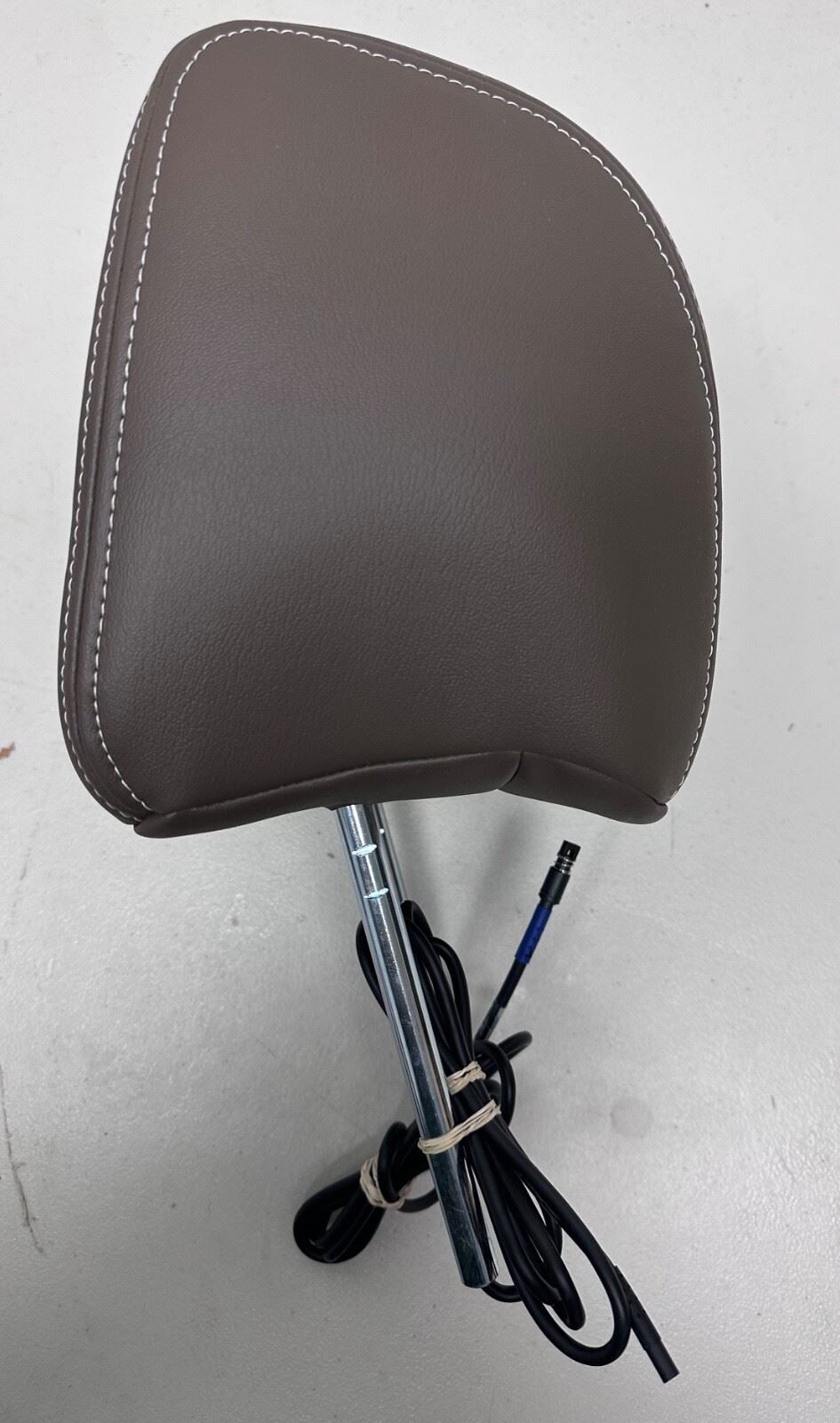 OEM | New GMC Headrest  Rear Infotainment DVD Player Brown w/ White Stitch