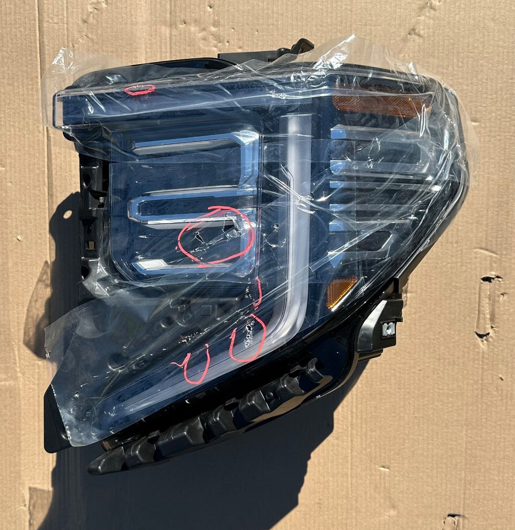 GM Front Headlamp Assembly 85064856 Driver Side - Minor Scratches - New
