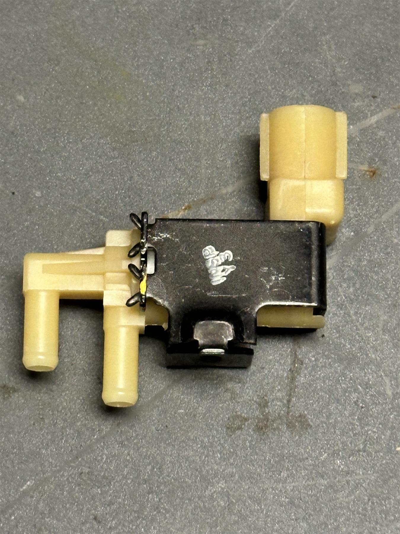 Toyota OEM 90080-91233 Vacuum Switching Valve VSV New OtherToyota OEM 90080-91233 Vacuum Switching Valve VSV New Other