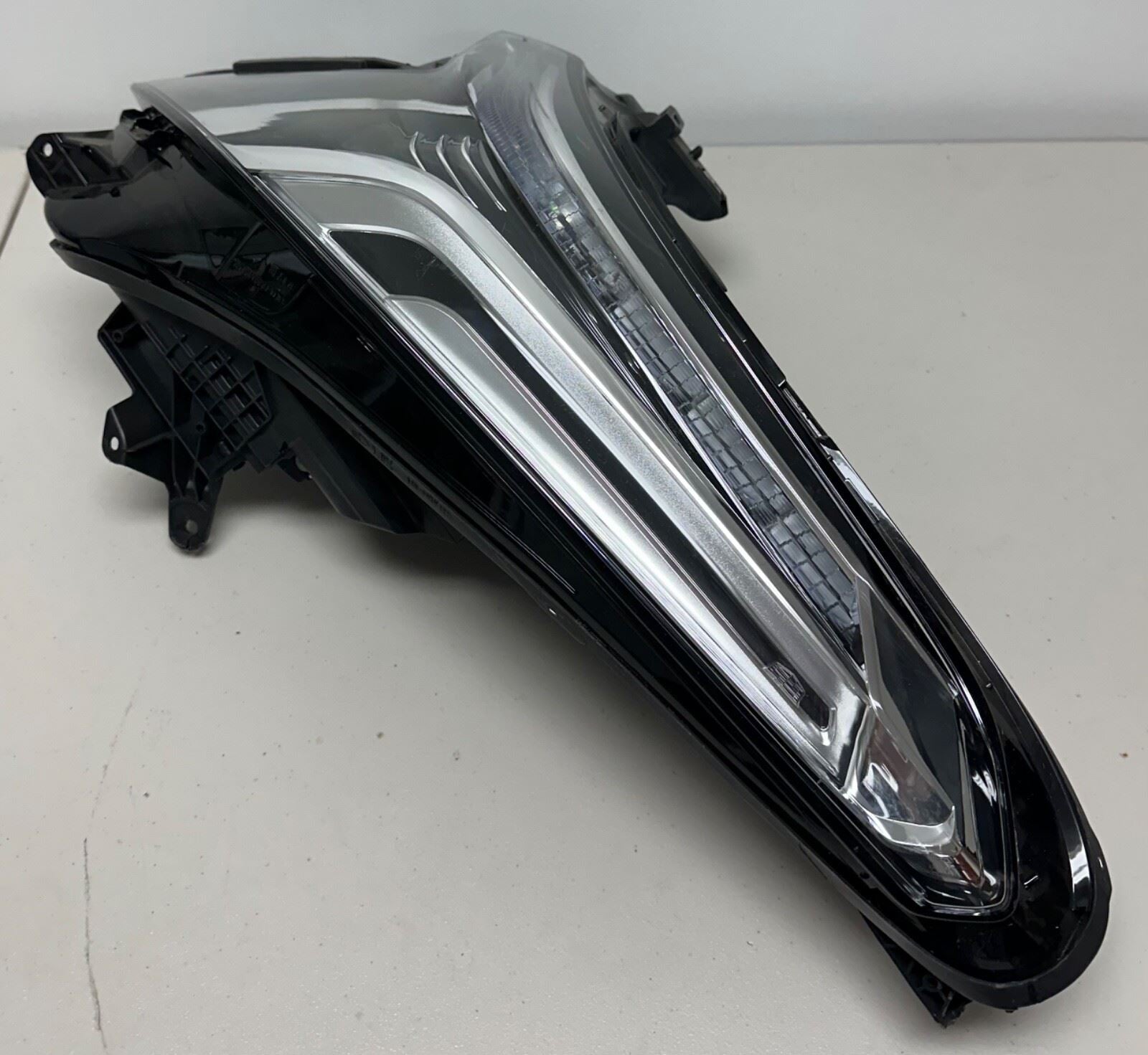 2017-2020 CADILLAC XT5 RIGHT PASSENGER SIDE FULL LED HEADLIGHT OEM