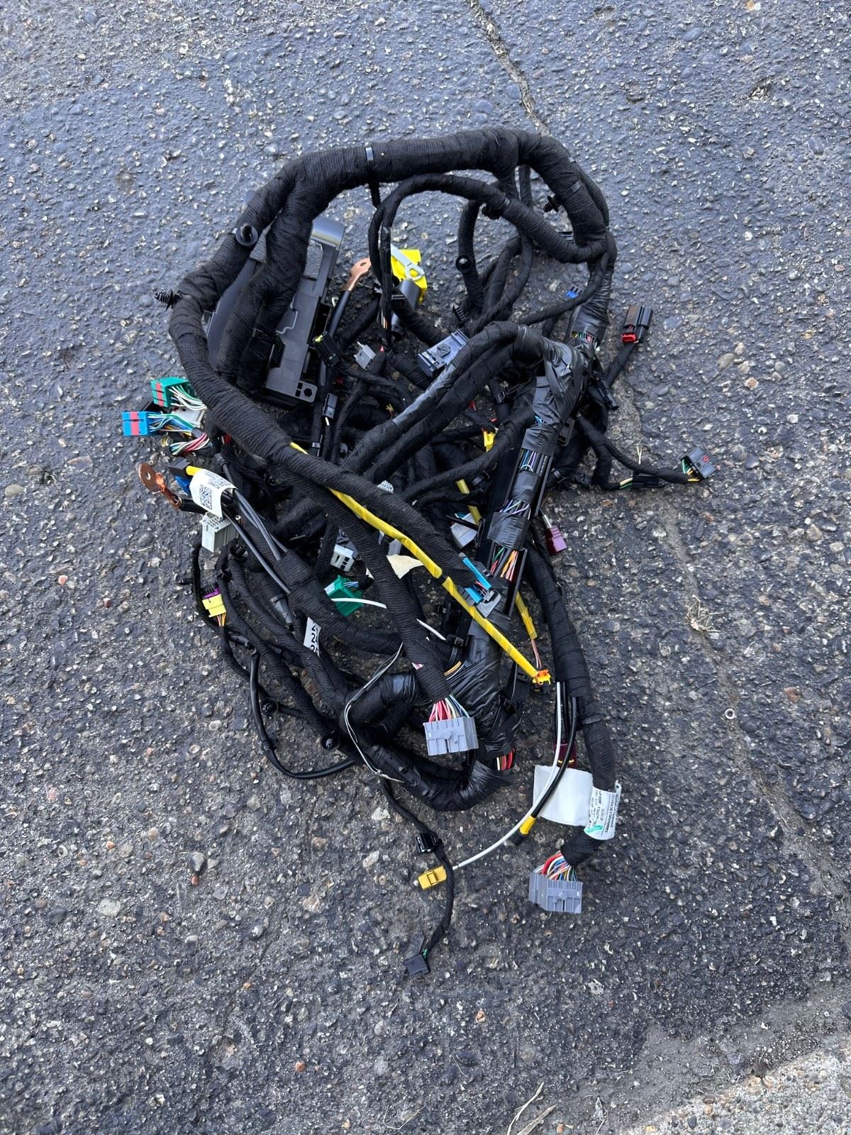 OEM | Wire Harness Fuse Relay fits 16-18 Buick Encore 42389436