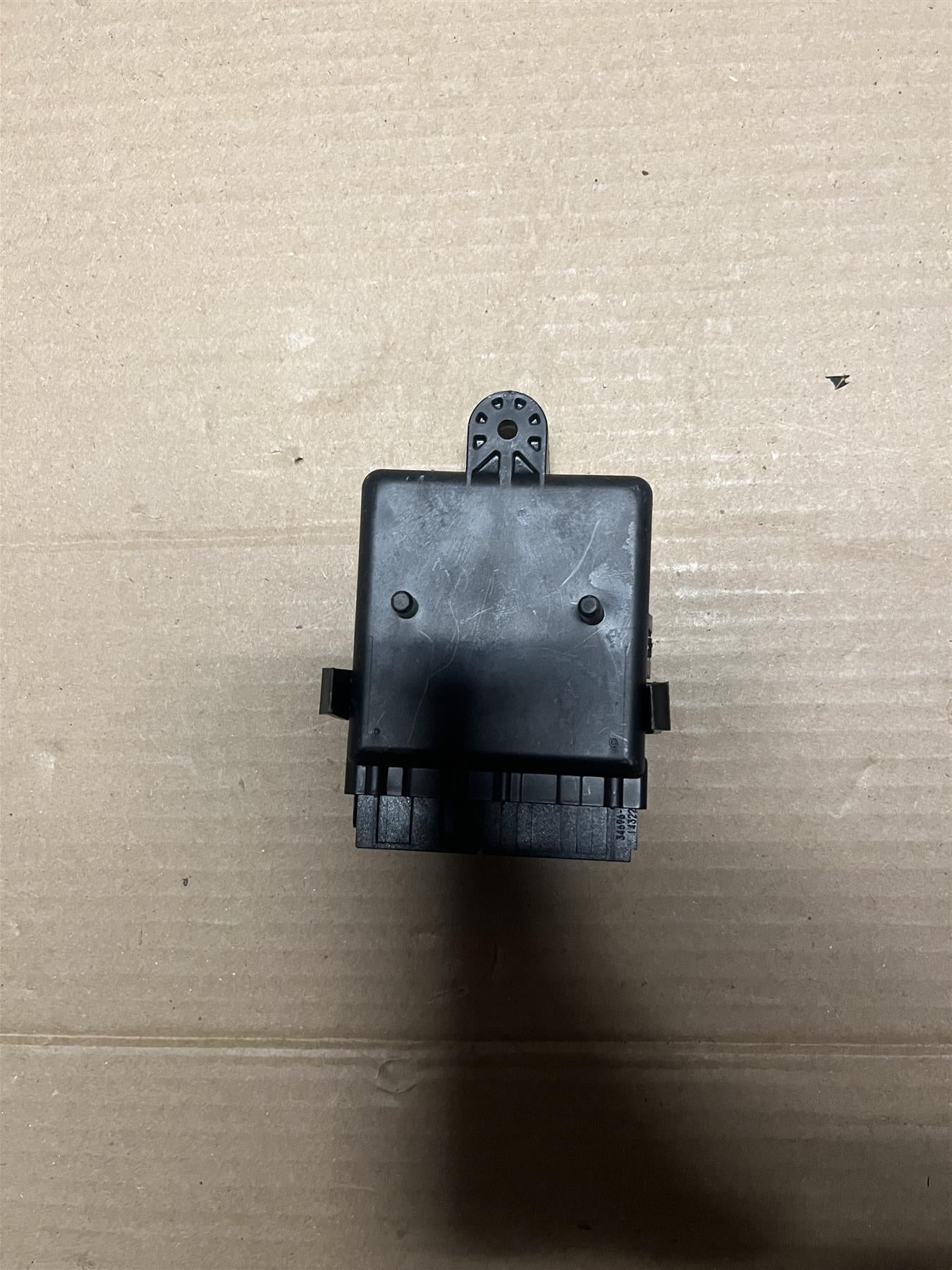 GM Seat Heater Vent Control Module 13523754 OEM