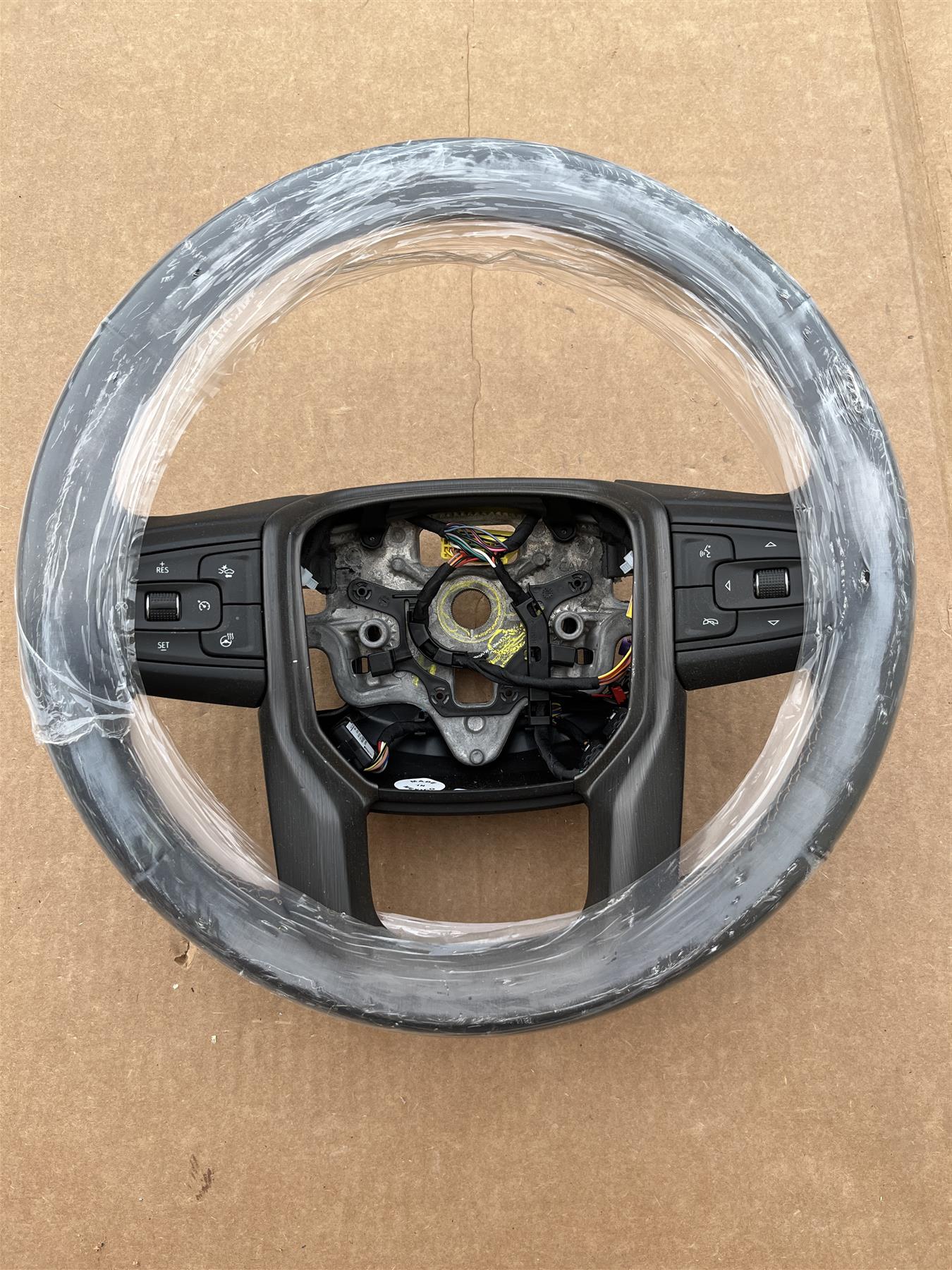 GM 87821700 Jet Black Steering Wheel Emblem Retainer for 2021-2022 GM