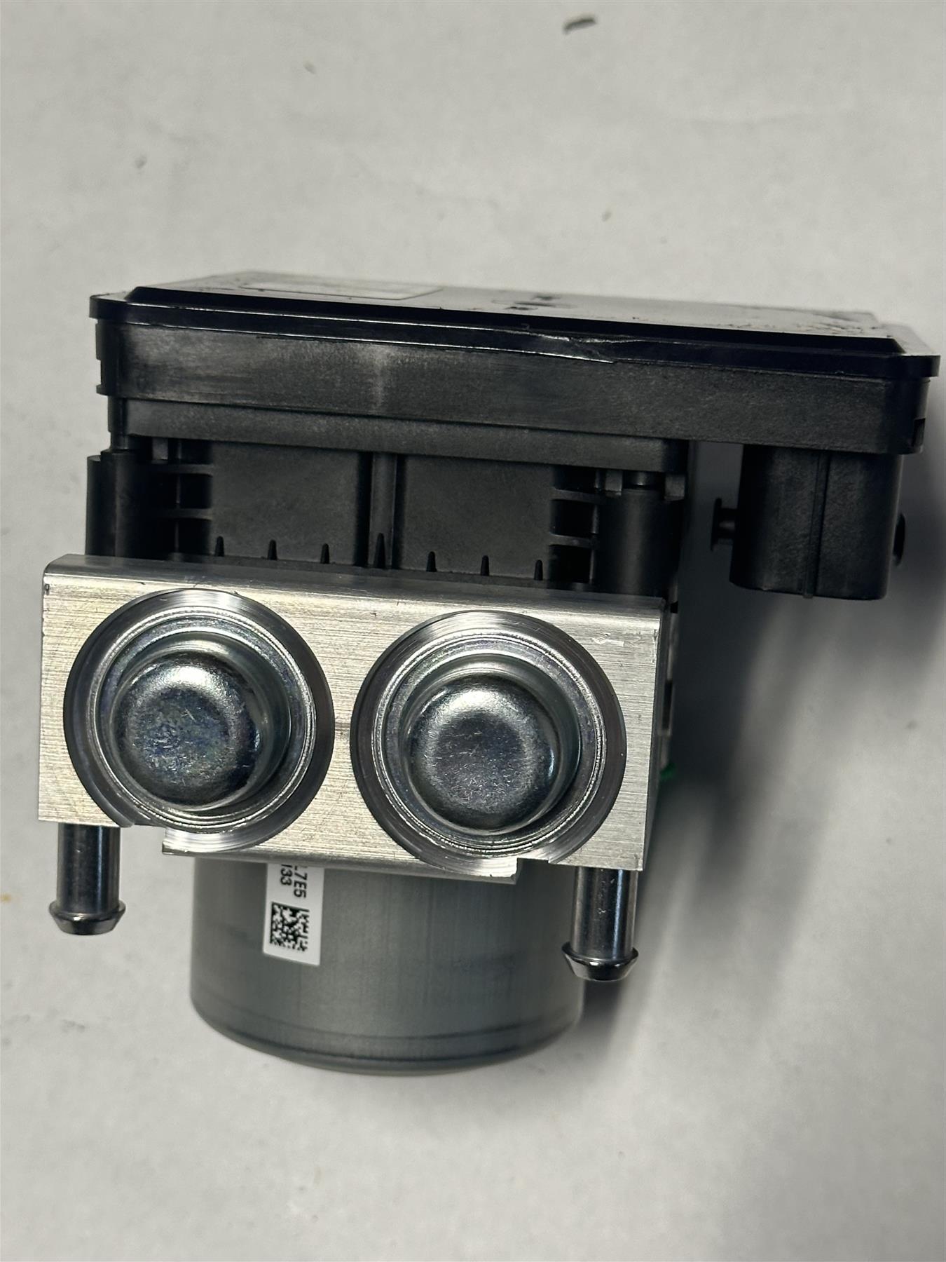 Genuine GM Electronic Brake Control Module ABS Assembly 84609552 OEM Escalade
