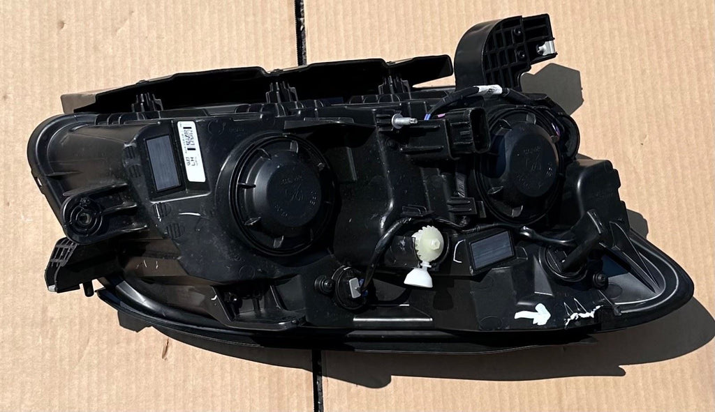 OEM | Headlight Assembly Driver Side 2013-2016 Chevrolet Trax Broken Tab/s
