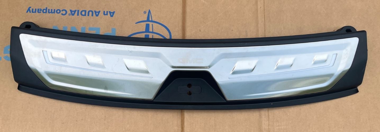 OEM GMC Yukon Illuminated Cargo Sill Plate - Jet Black (Part #84696717)