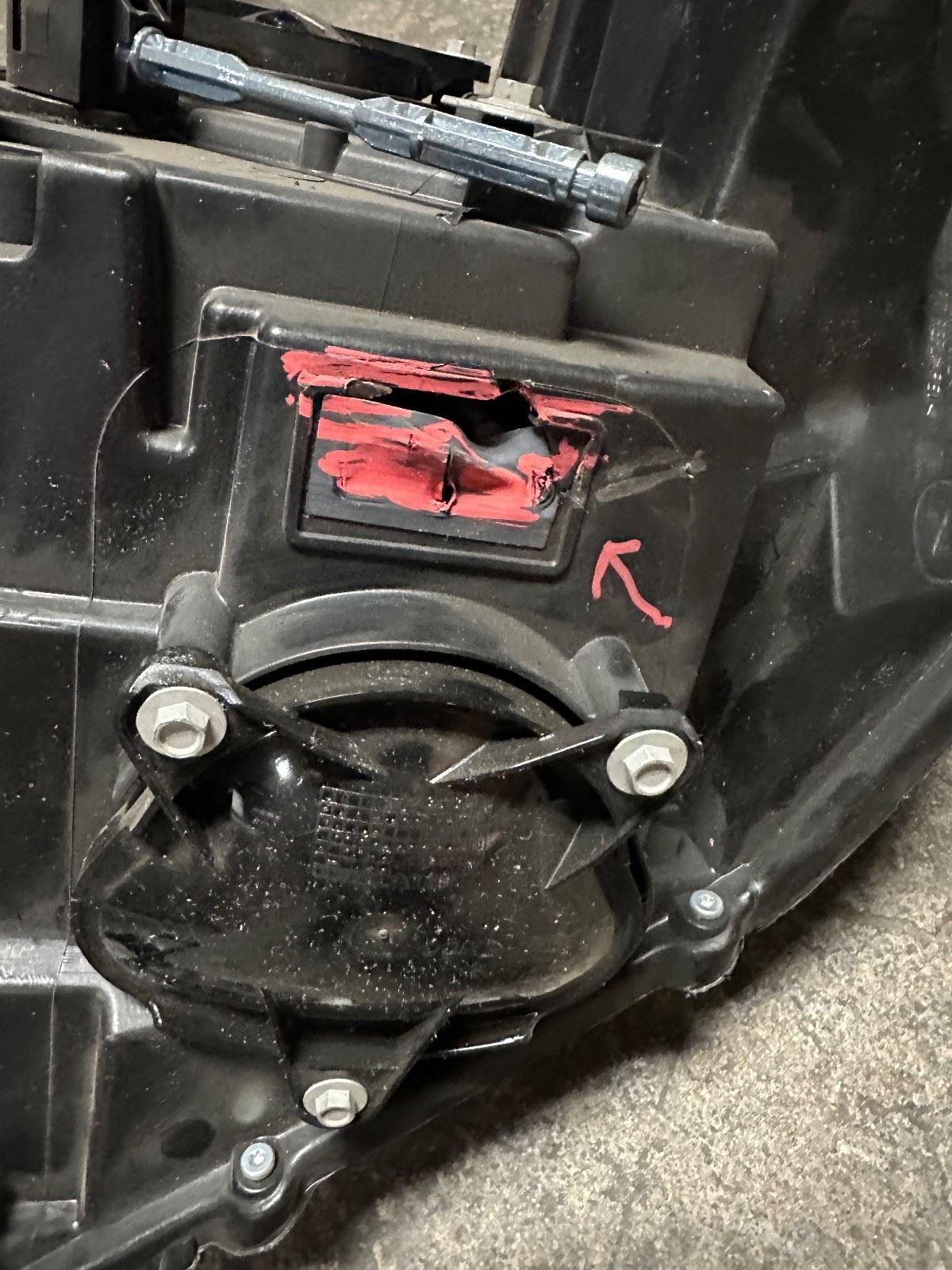 OEM | Headlight Assembly Passenger fits 08-14 CTS  19433120 Broken Tab
