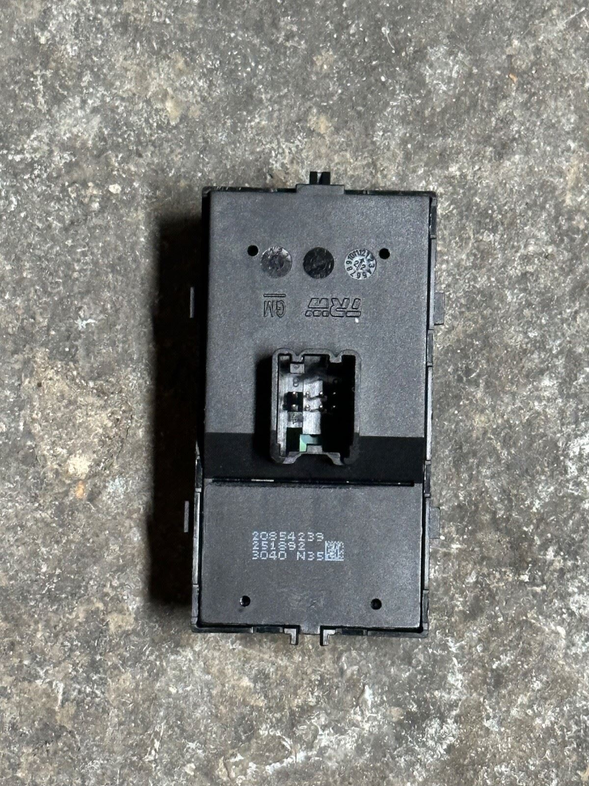 New OEM GM Dark Argent Left Window Switch for 2010-2016 Buick LaCrosse 20854239