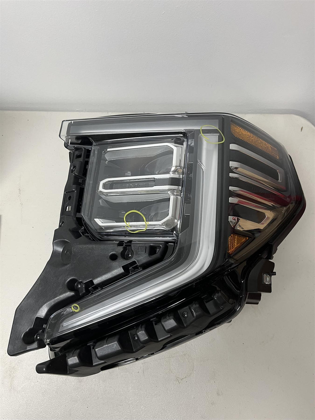 Genuine OEM 22-26 Headlight For Sierra Scratches 1 Brk Tab | 85064856 GM
