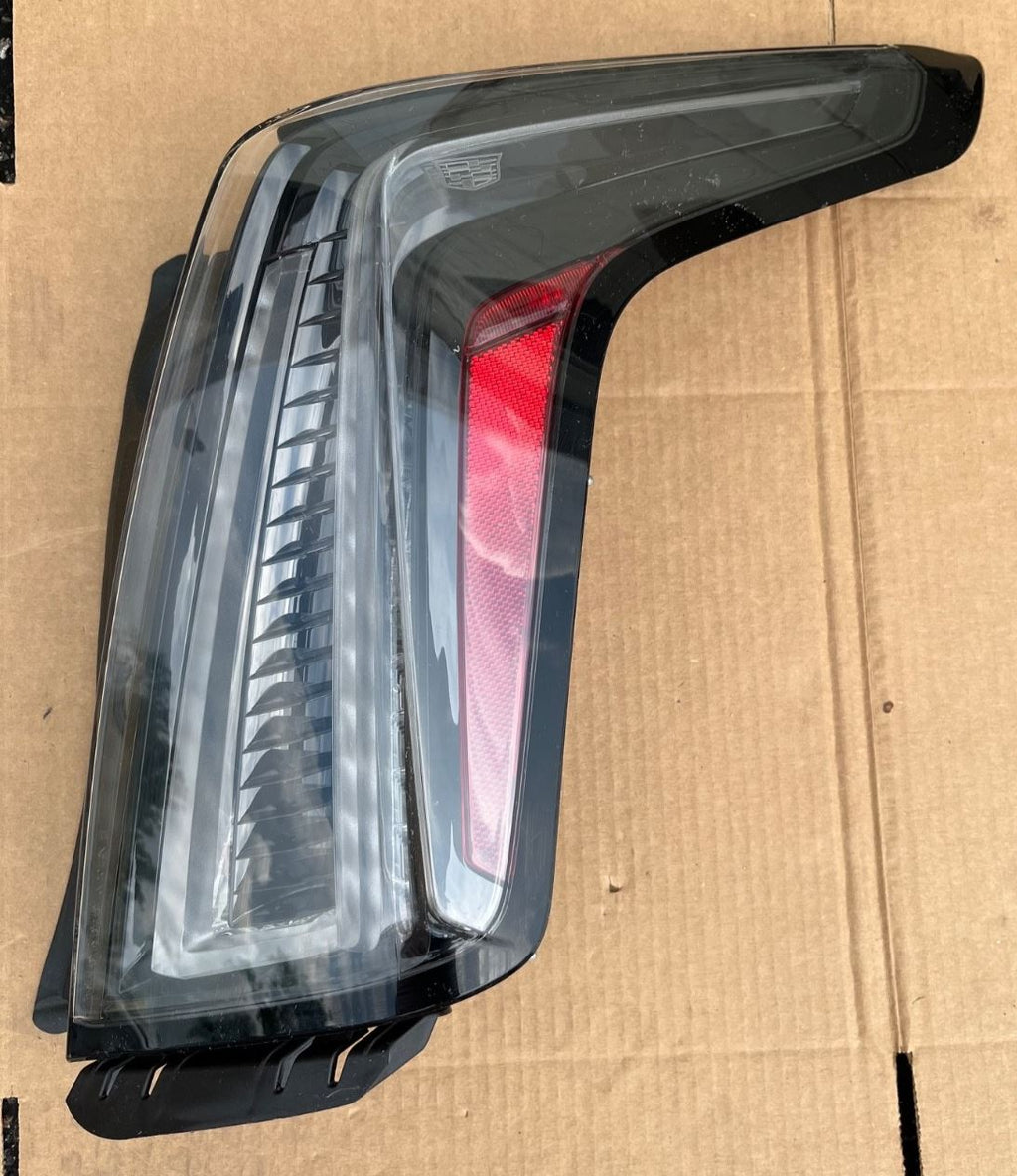 Genuine OEM | Right Passenger Side LED Tail Lamp For Cadillac XT5 Sport 84245002