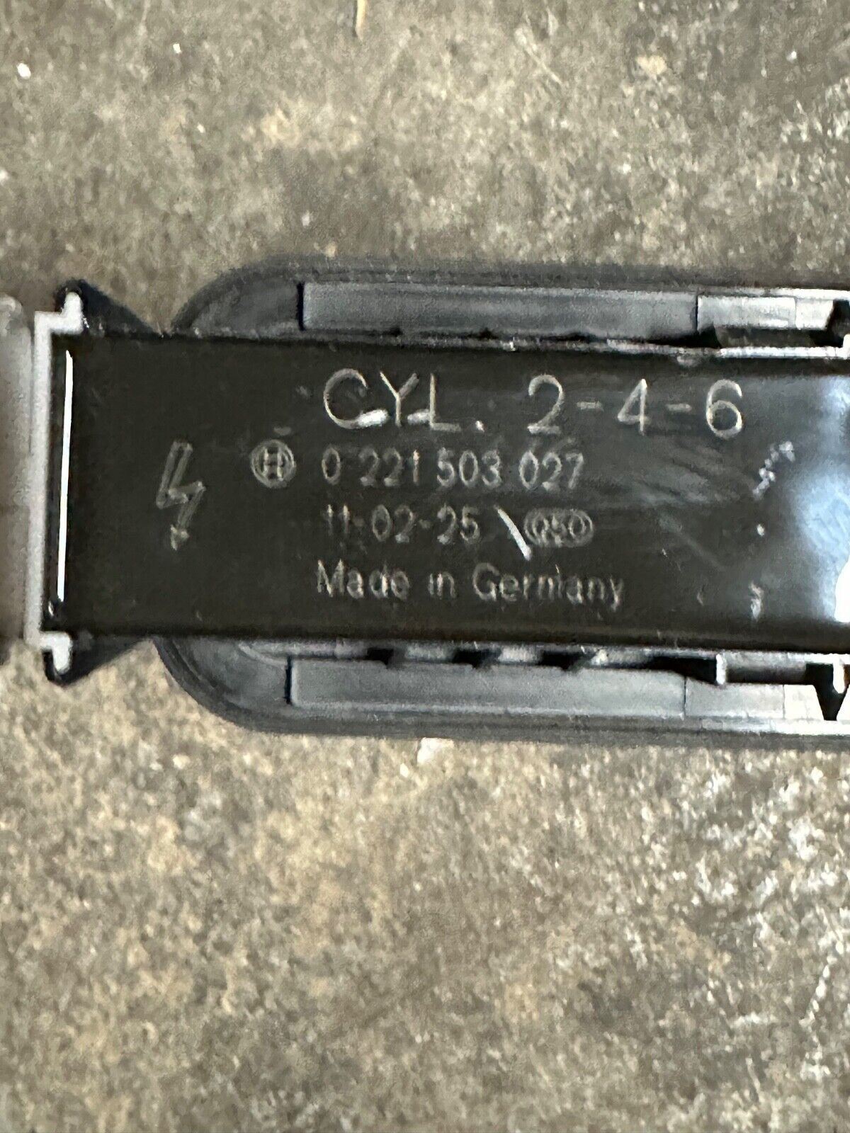 Ignition Coil GM Genuine Parts 90584337 1999 - 2005 GM 3.0L