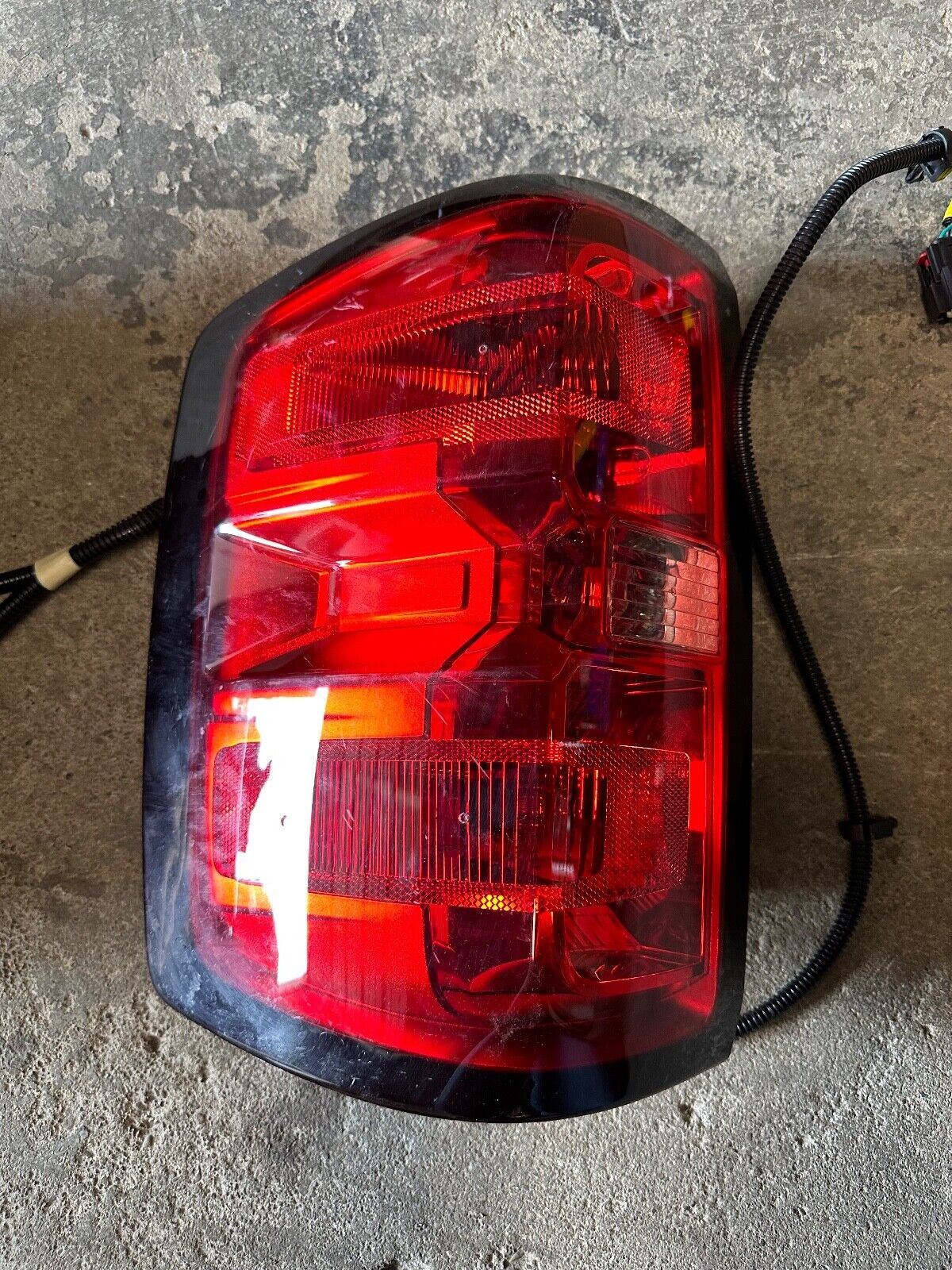 OEM Tail Light For 14 - 15 Chevy Silverado 1500 2015 Silverado 2500 HD