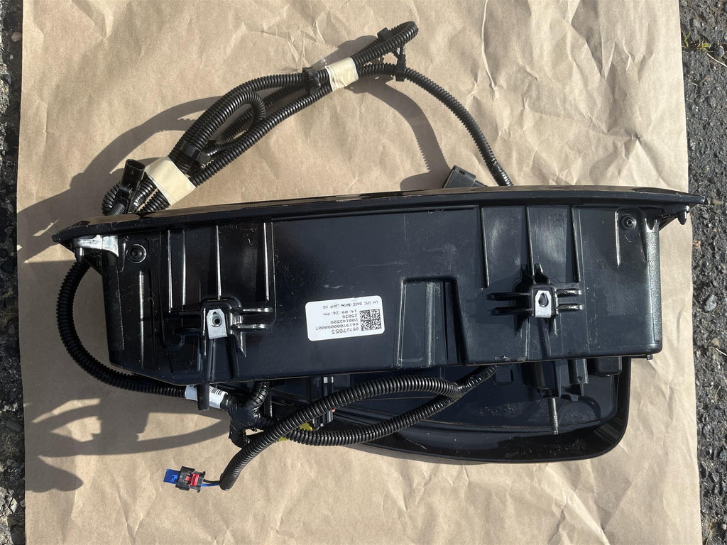 GM Driver Side Tail Light Assembly 85727853 GMC Sierra 2500 3500 HD OEM