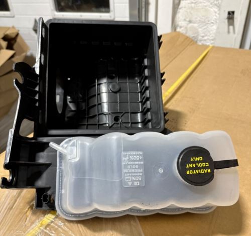 New OEM 10-14 Ford Expedition Air Cleaner w/ Coolant Reservoir 9L34-9A612-AB