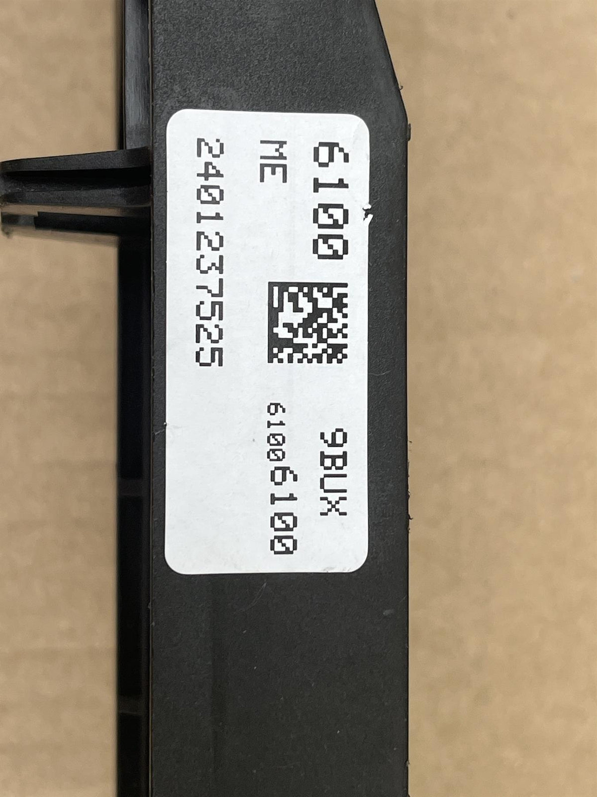 OEM GM 23454102 Black Glove Box Assembly Malibu Label 61006100
