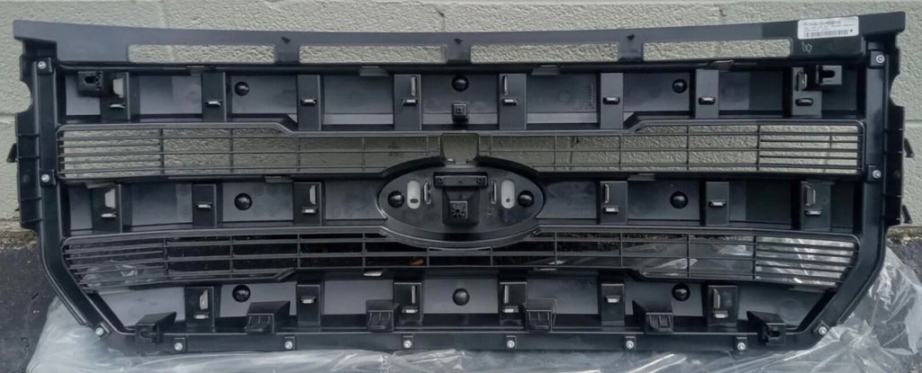 OEM | Grill 3-Bar fits 2015 - 2017 Ford F-150 Magnetic FL3Z-8200-RA