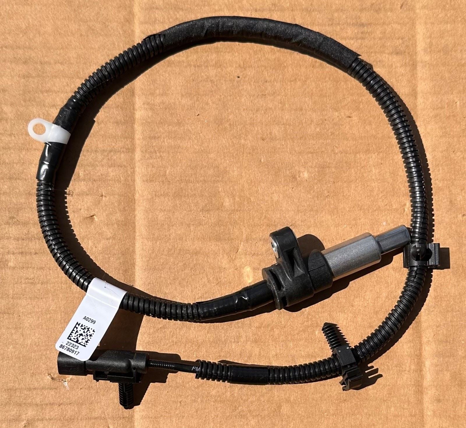 OEM | ABS Speed Sensor Rear Speed Sensor fits 19 - 25 Savana Express 86780917