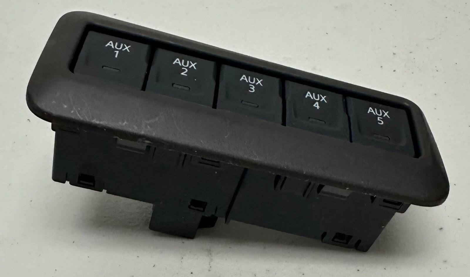 84688686 New GM 9L7 Auxiliary Multi Switch Brown for 2019-2023 Sierra Silverado