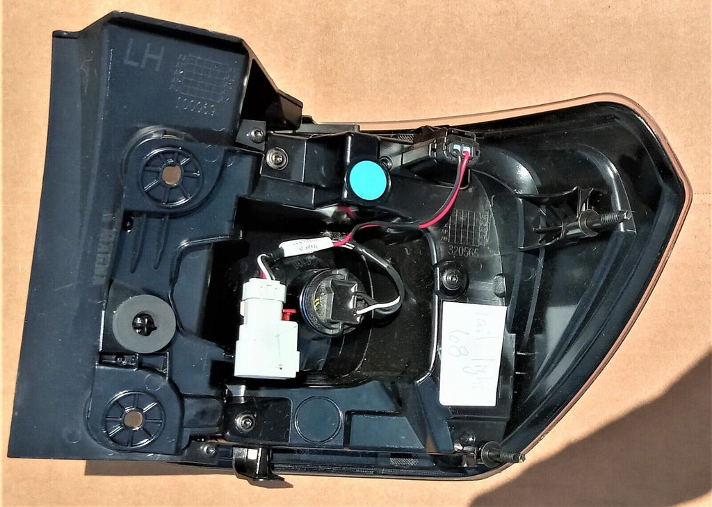 OEM 17 - 19 GMC Acadia Driver White Left Outer Tail Light Assembly ‭84509640