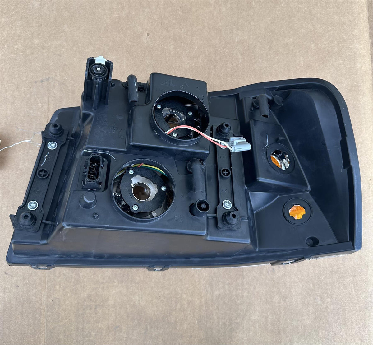 GM 15866070 Right Headlamp for GMC Envoy XL XUV 2002-2009