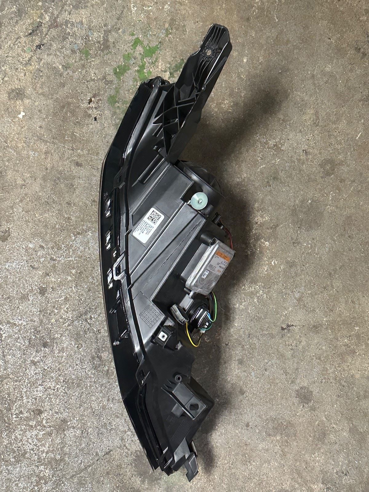 OEM | Headlight Assembly HID Right Passenger Side fits Impala 15 - 20 84160413