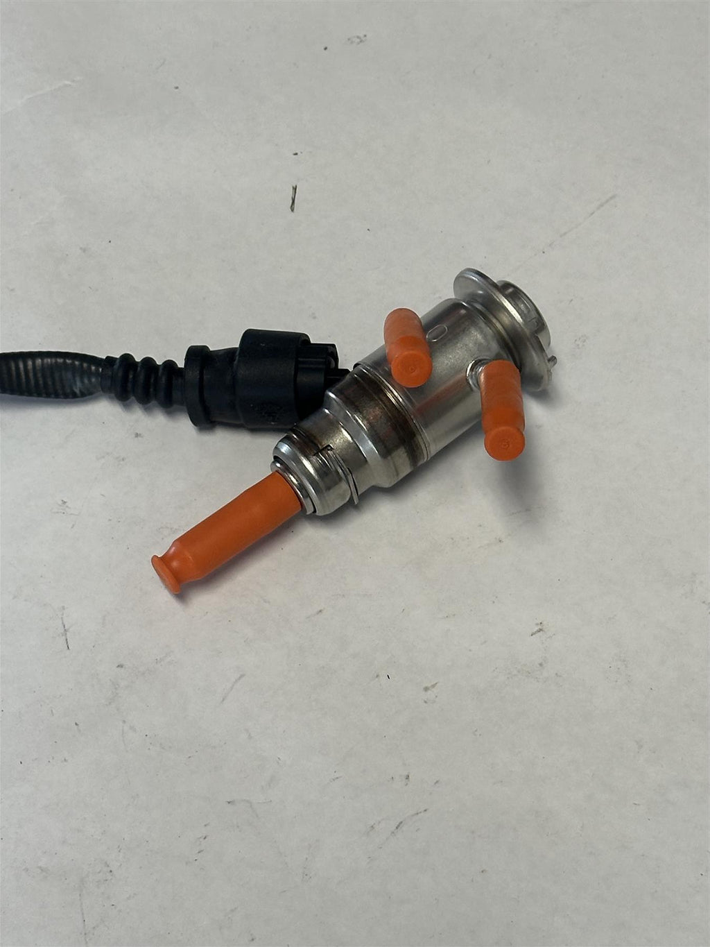 GM 12688993 DEF Injector Emission Reduction Fluid Nozzle 6.6L Duramax L5P OEM