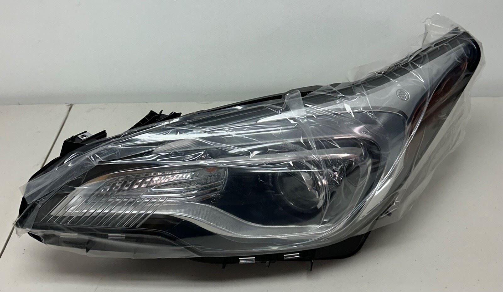 Headlight OEM  Driver Left Halogen w/ LED 2016 2017 2018 2019 Buick Envision