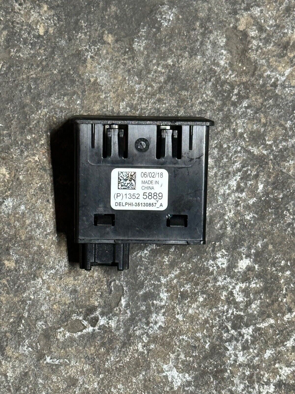 USB, USBC Port Black Dual Charge Receptacle 2019 Silverado Sierra 1500 2500 3500