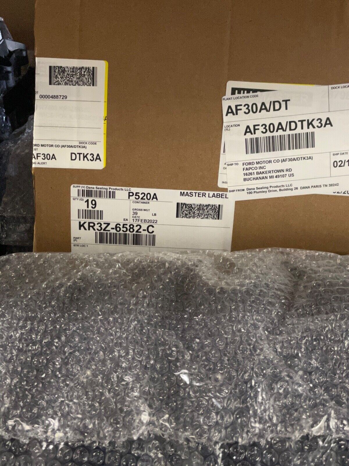 New Ford 5.0L 5.2L Ford Valve Cover Left Hand Side KR3Z-6582-C