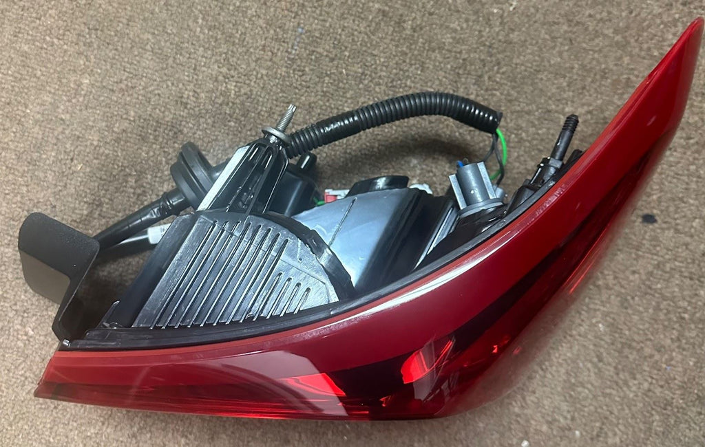 OEM | Tail Light Passenger fits 16-24 Chevy Malibu 84516375