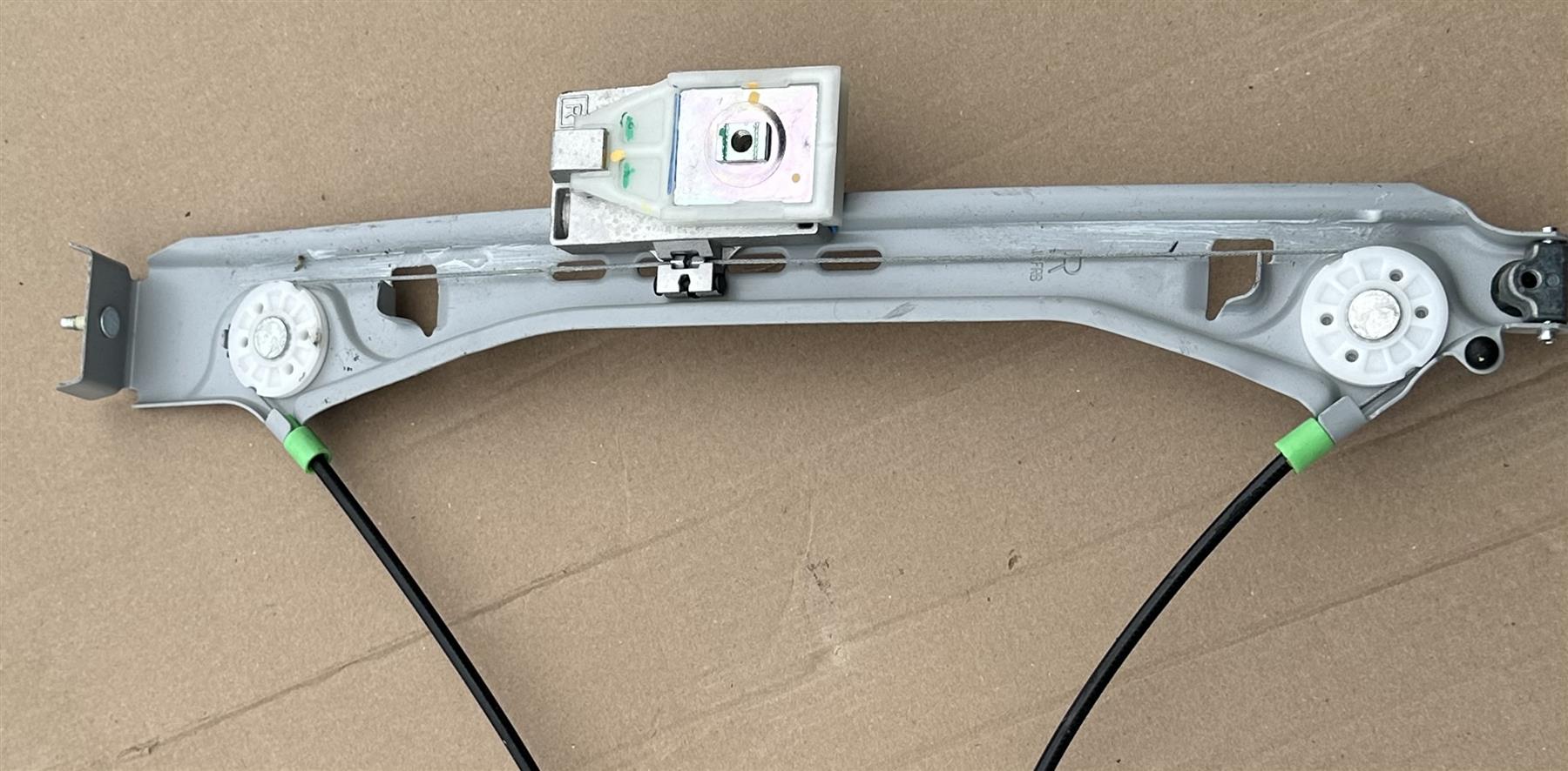 Genuine GM 86567402 Front Right Window Regulator Chevrolet Camaro