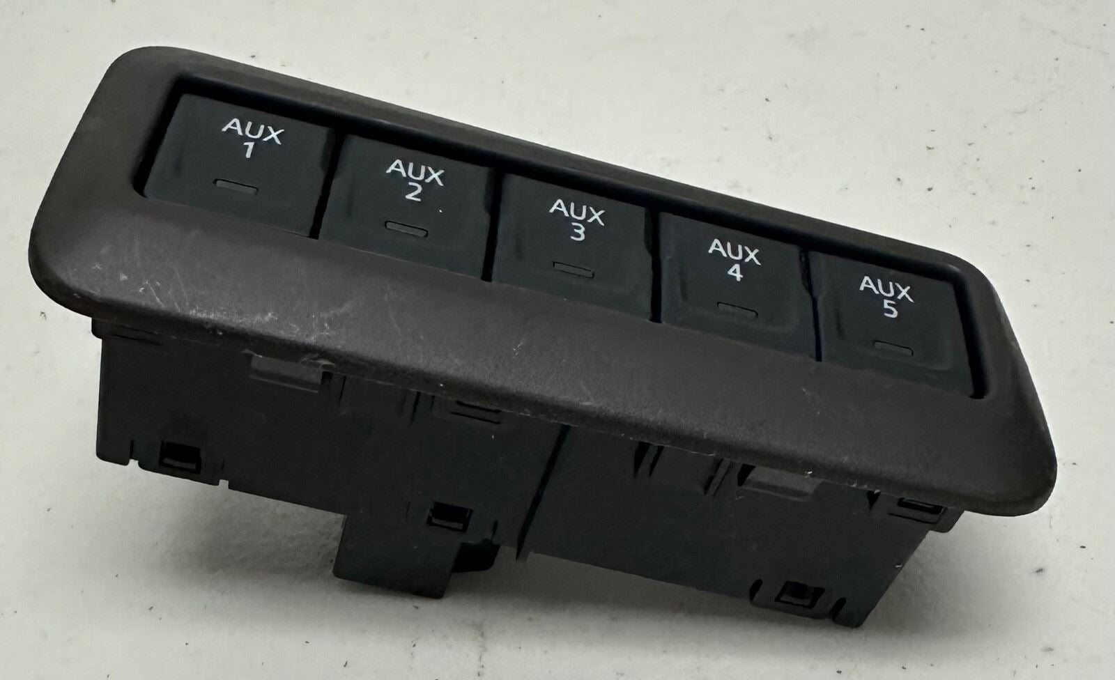 84688686 New GM 9L7 Auxiliary Multi Switch Brown for 2019-2023 Sierra Silverado