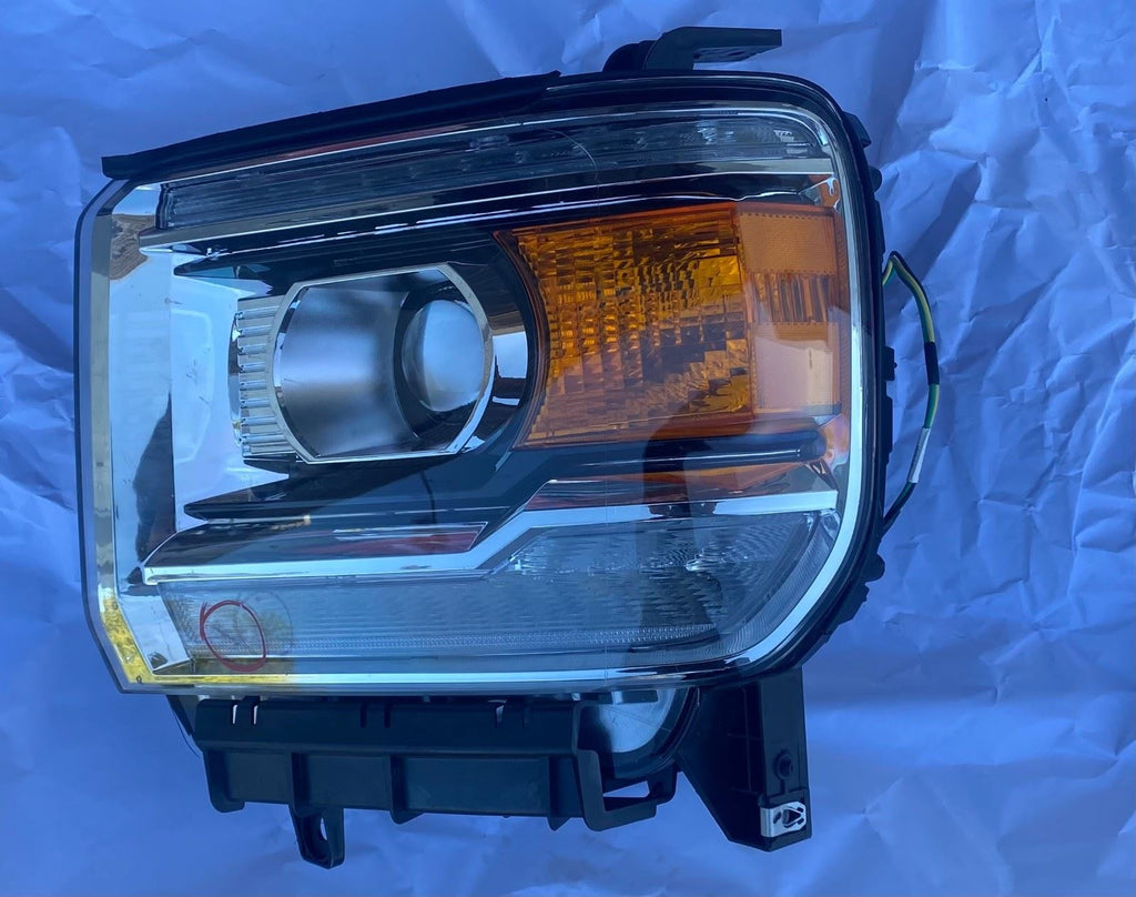 OEM GM 84180592 Headlight Assembly - Passenger RH - Minor Surface Scratch/Buff