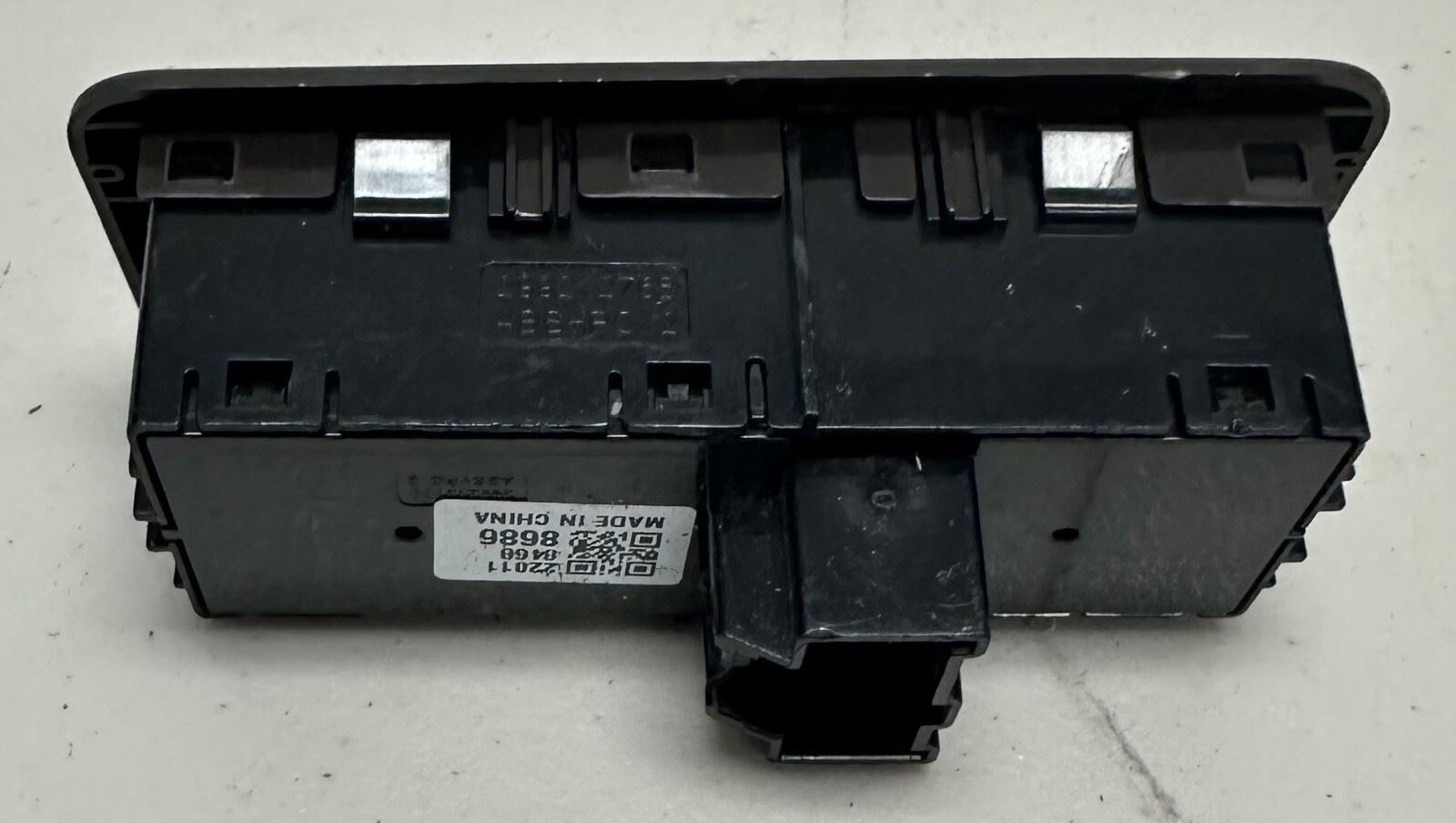 84688686 New GM 9L7 Auxiliary Multi Switch Brown for 2019-2023 Sierra Silverado