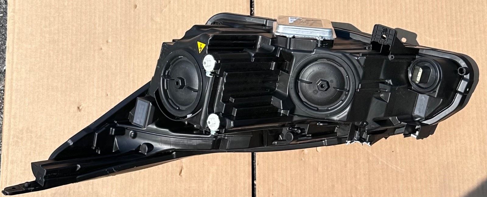 OEM | Headlight Assembly Passenger fits 16 - 18 Buick Envision 84152651