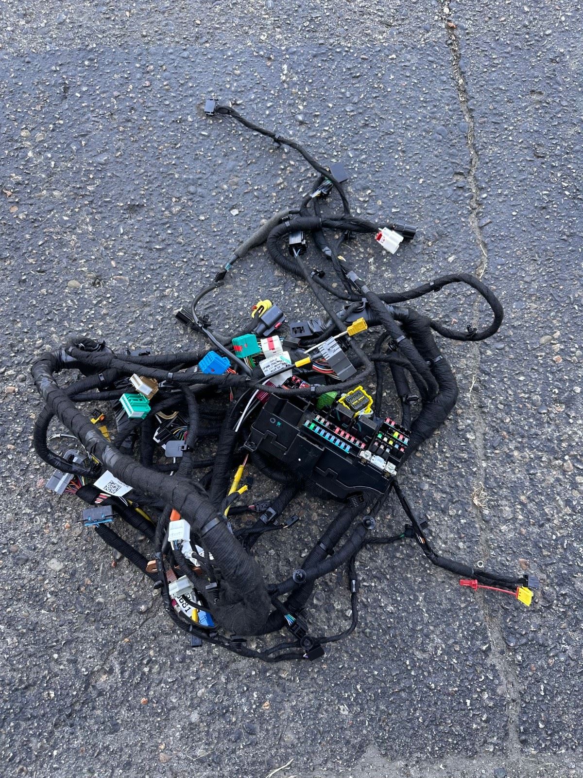 OEM | Wire Harness Fuse Relay fits 16-18 Buick Encore 42389436