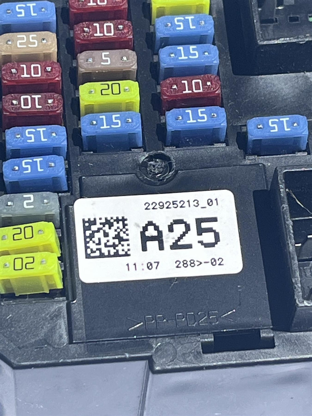 Genuine GM Electrical Fuse Relay Junction Block 22925213 - OEM Instrument Panel